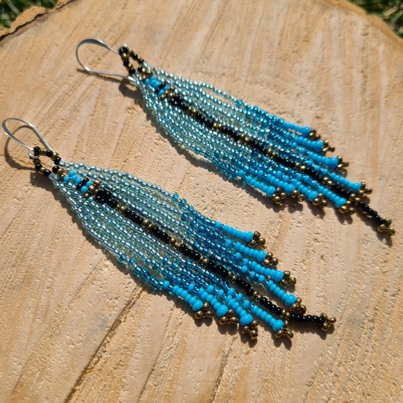 Ice Candy-Ice Blueberry silverlined light blue glass seed beads - Picture 1 of 5